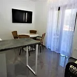 Smitran דירה באניולה